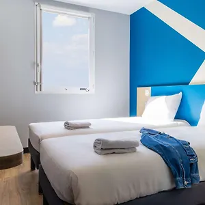 ** Hotel Ibis Budget Paris Ouest France