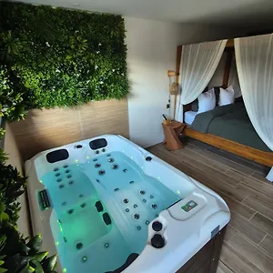  Couette-café Le Cocoon - Jacuzzi, Sauna Et Piscine Privee France